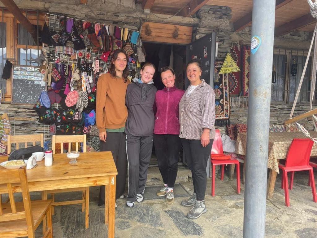 Hostel Tishe Omalo Exteriér fotografie